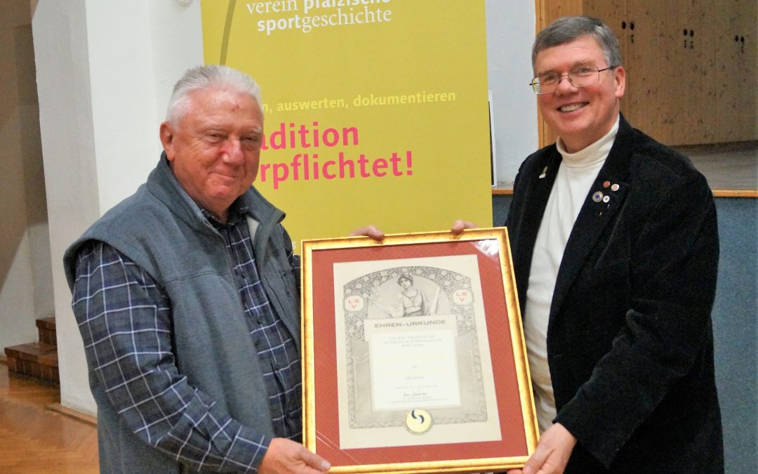 Gerd Häßel aus Reichenbach-Steegen erhielt die Christian-Löffler-Urkunde für seine Verdienste um die pfälzische Sportgeschichte